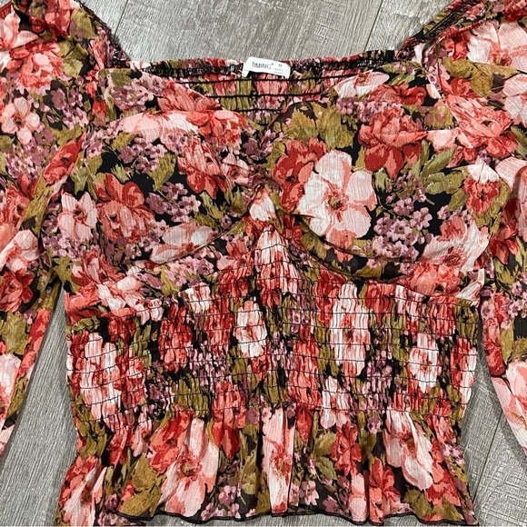 Timing Crop Top Off the shoulder Floral Blouse Size M - Picture 2 of 5